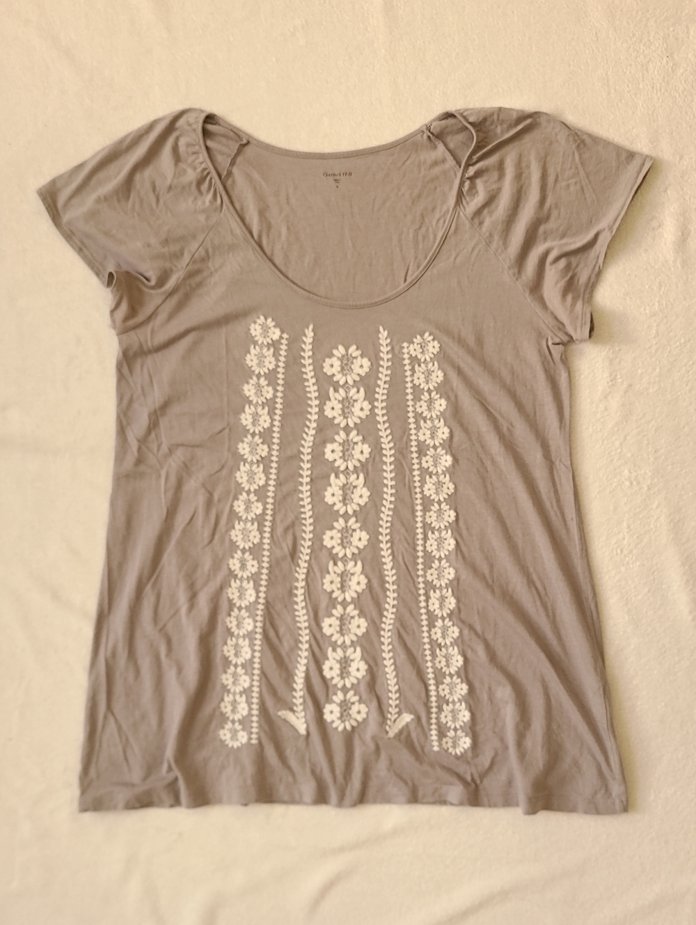 Garnet Hill Gray Scoop Neck Tee Floral Embroidery Small Boho Soft Top Shirt